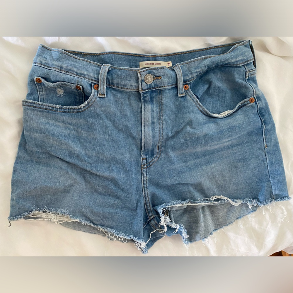 Women’s Levi High Rise Jean Shorts Size 31